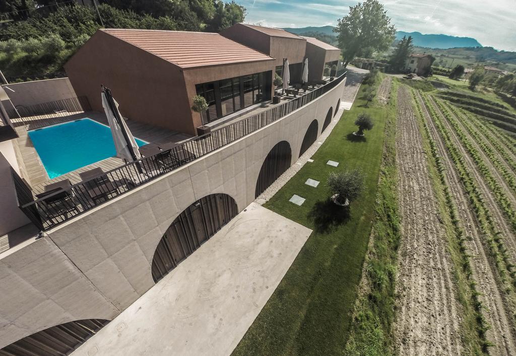 Fana Estate Apartment Dobrovo Luaran gambar